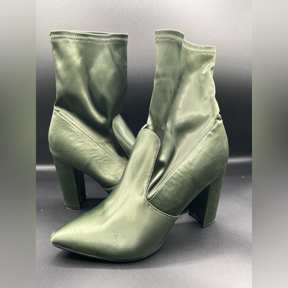 Charles Albert Green Heeled Boots Suede Minimalist Design - Picture 4 of 9